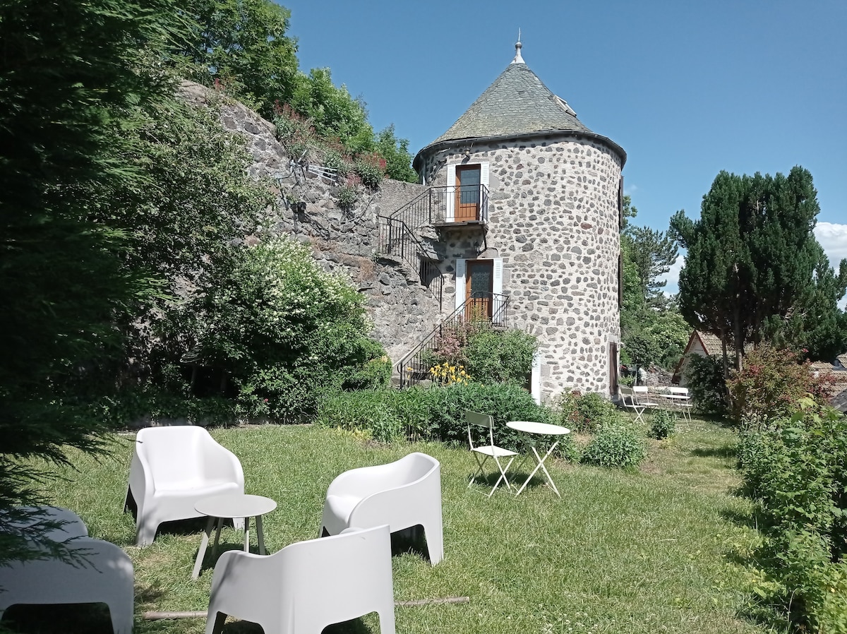 圣皮埃尔-工作室大厦（ Saint Pierre-Studio Tower Bébert ） -安静，带花园