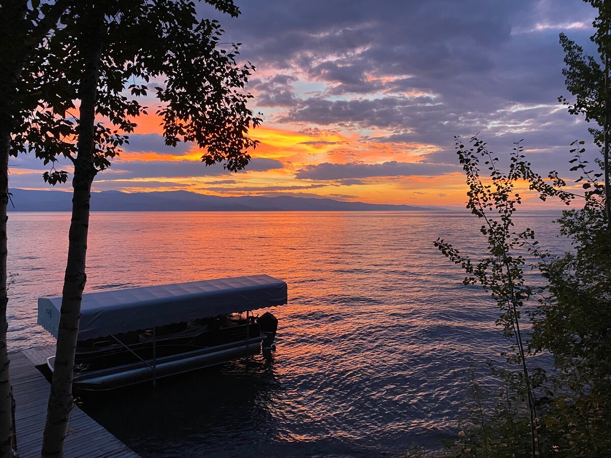 伍兹湾（ Woods Bay ）的湖畔之家（ Lakefront