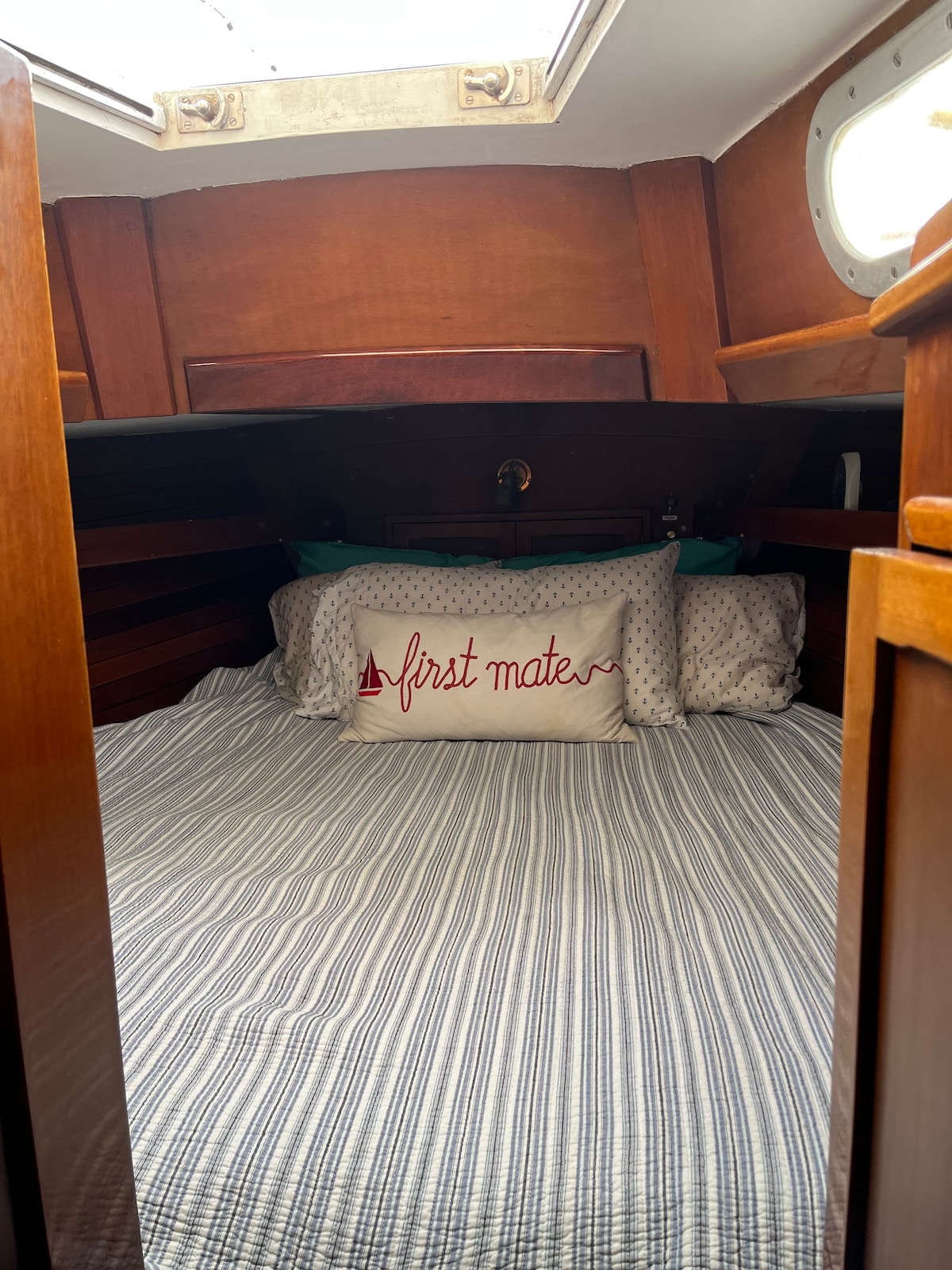 Classic Hinckley Sailboat 2 bedrooms