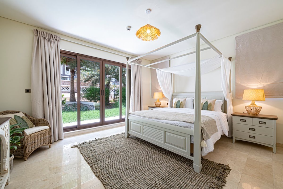 7 - bedroom villa with private beach