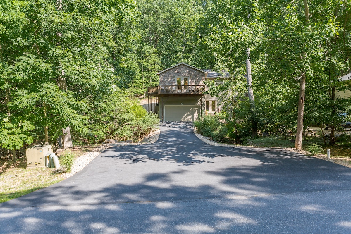 Creekside - Massanutten Home ，带游戏室和阳台