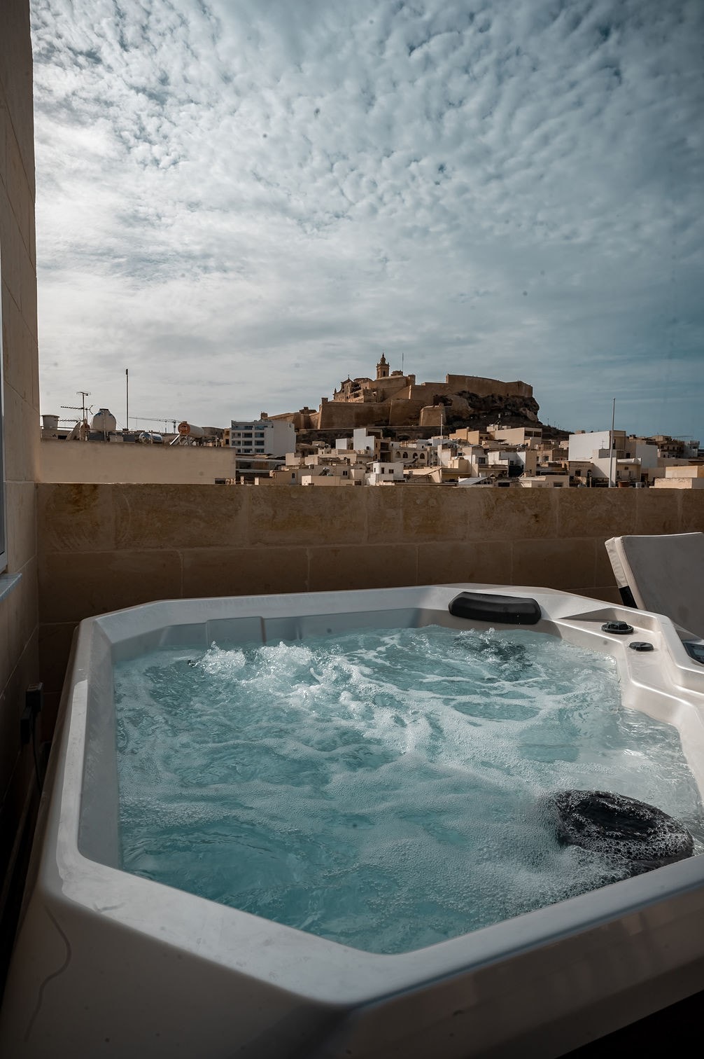 带按摩浴缸的Cittadella景观顶层公寓