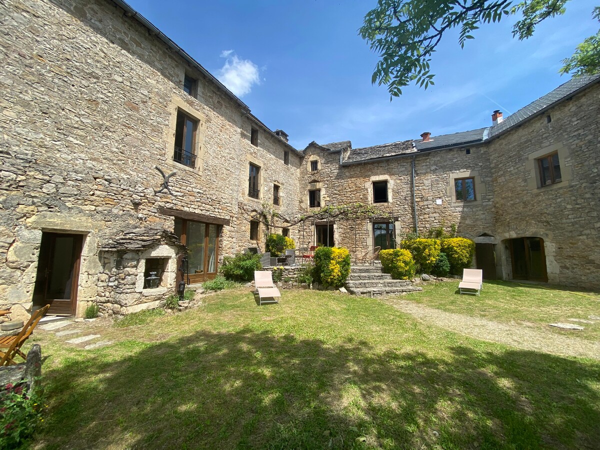 Domaine de charme pour 13 personnes avec Jacuzzi