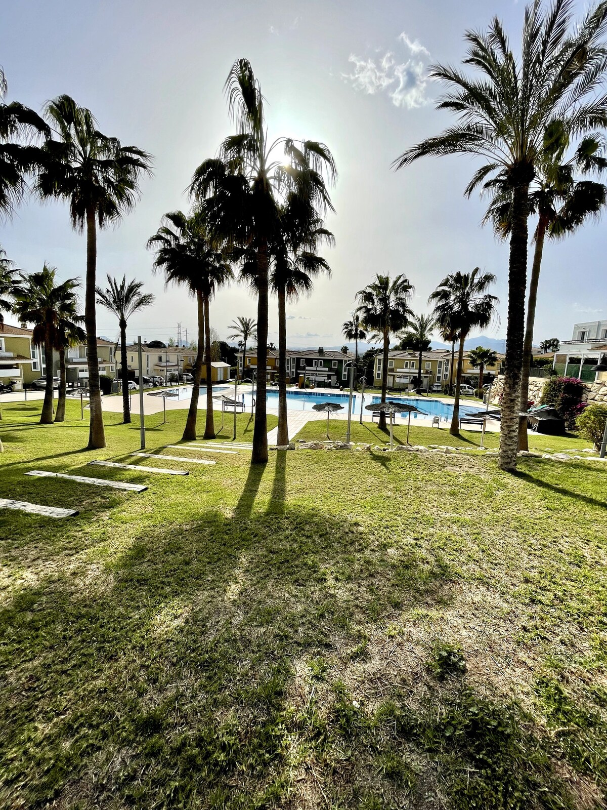 Adosado度假木屋。游泳池、海滩、桨板和高尔夫球场