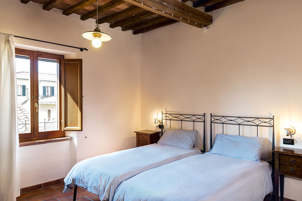 Bedroom in the historic center of Massa Marittima