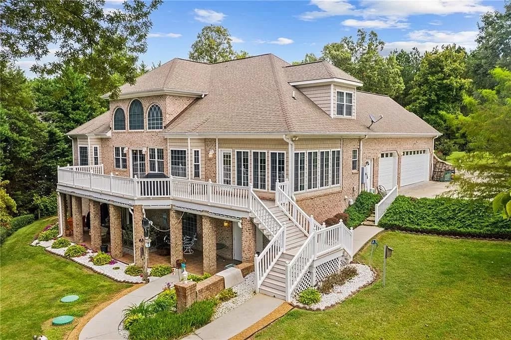 加斯顿湖（ Lake Gaston Waterfront Estate ）烧烤电视空调