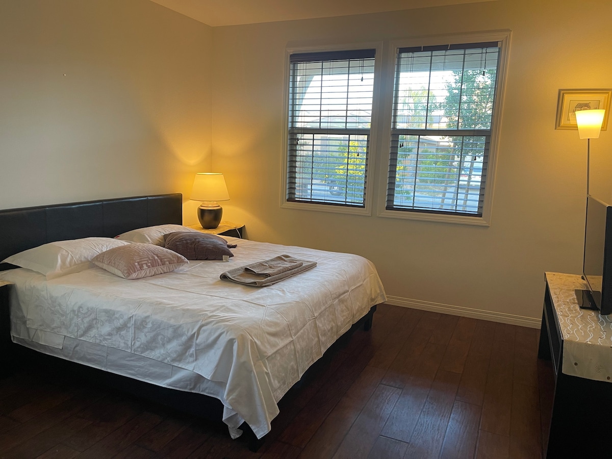 Cozy vibe bedroom near Ontario Airpot 15 minutes