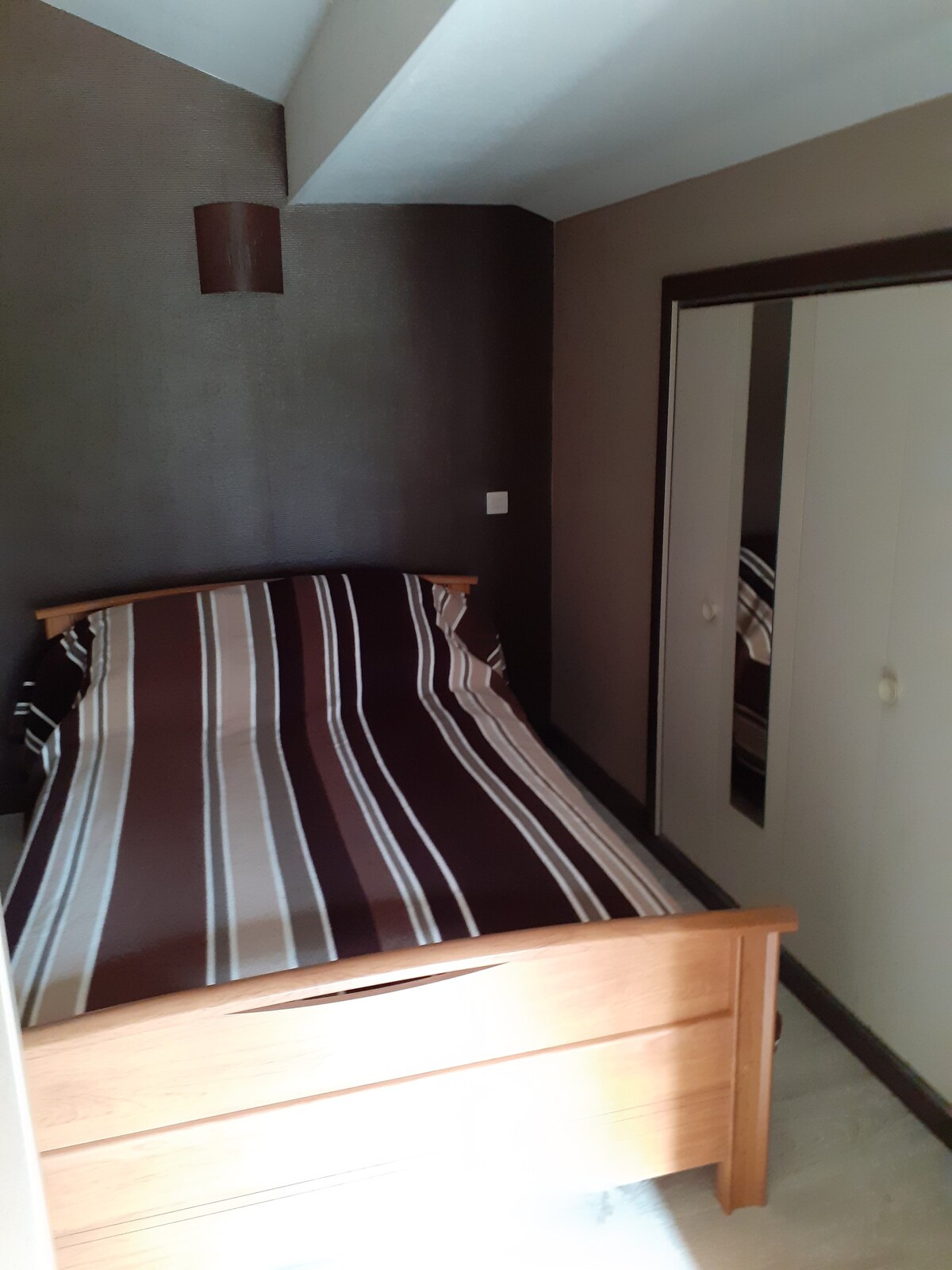 卧室4 ，双人床，带卫生间和独立卫生间
