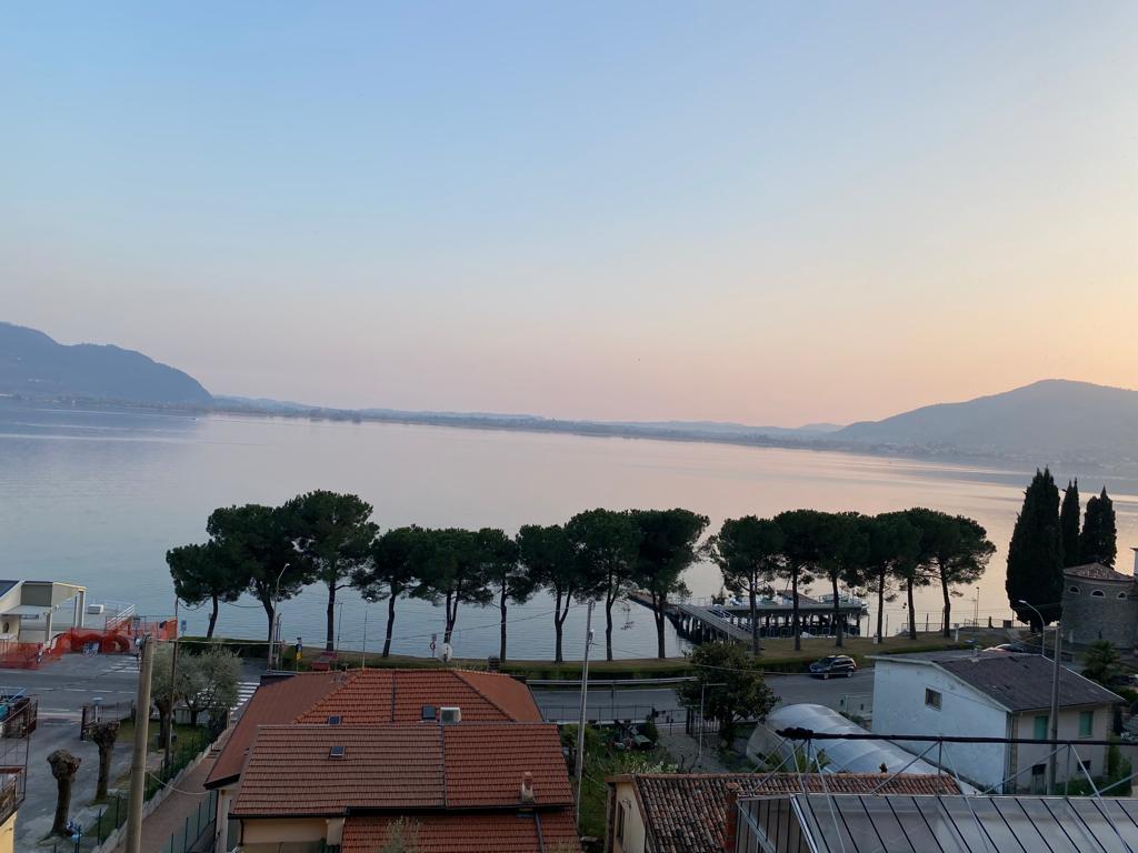 伊塞奥湖（ Lake Iseo ） -普雷多尔（ Predore ）上的优雅别墅