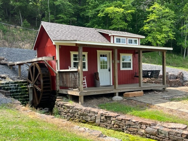 The Spring House Tiny Home near the Illinois River