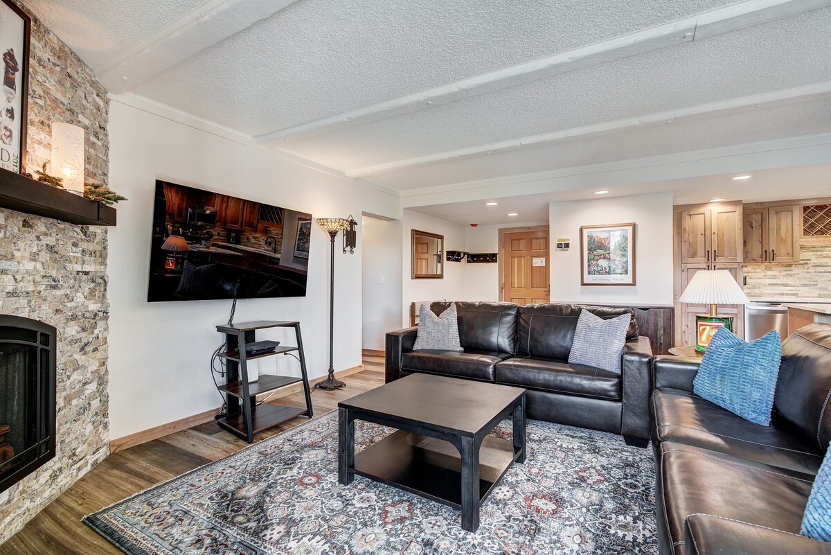 Most popular location in the heart of breck! views, garage parking te502