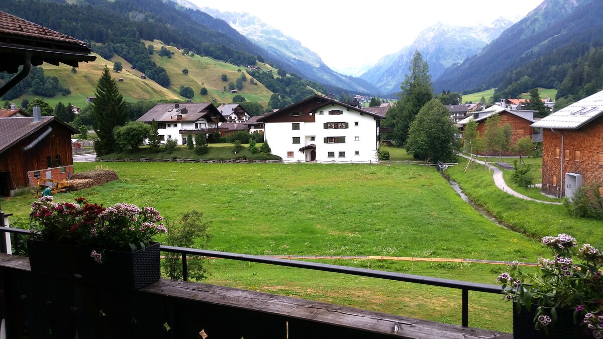 Scenic Alpine WEF-time home