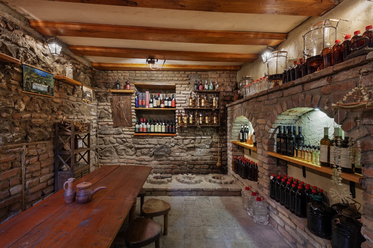 相隔2间卧室-第比利斯老城区设有酒窖