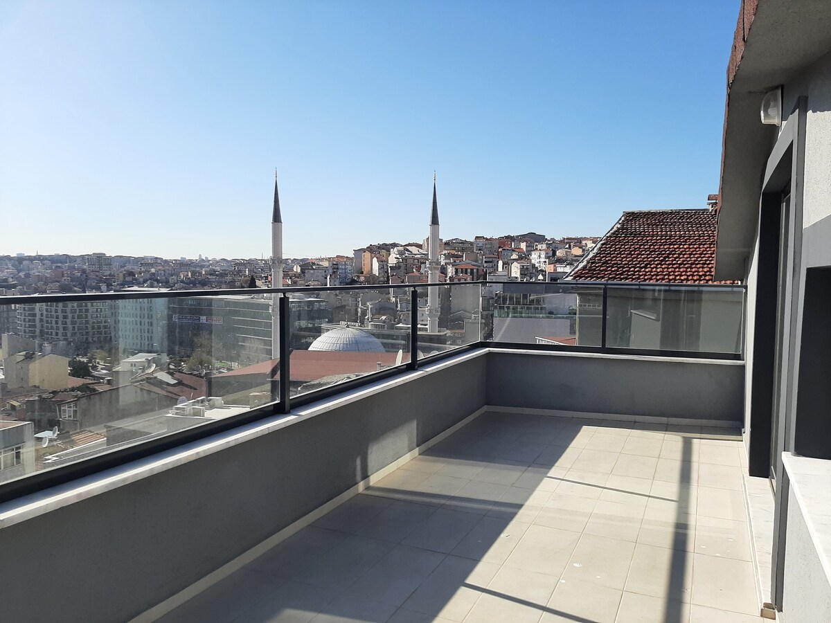 塔克西姆（ Taksim ） 2卧室顶层公寓，带按摩浴缸和露台