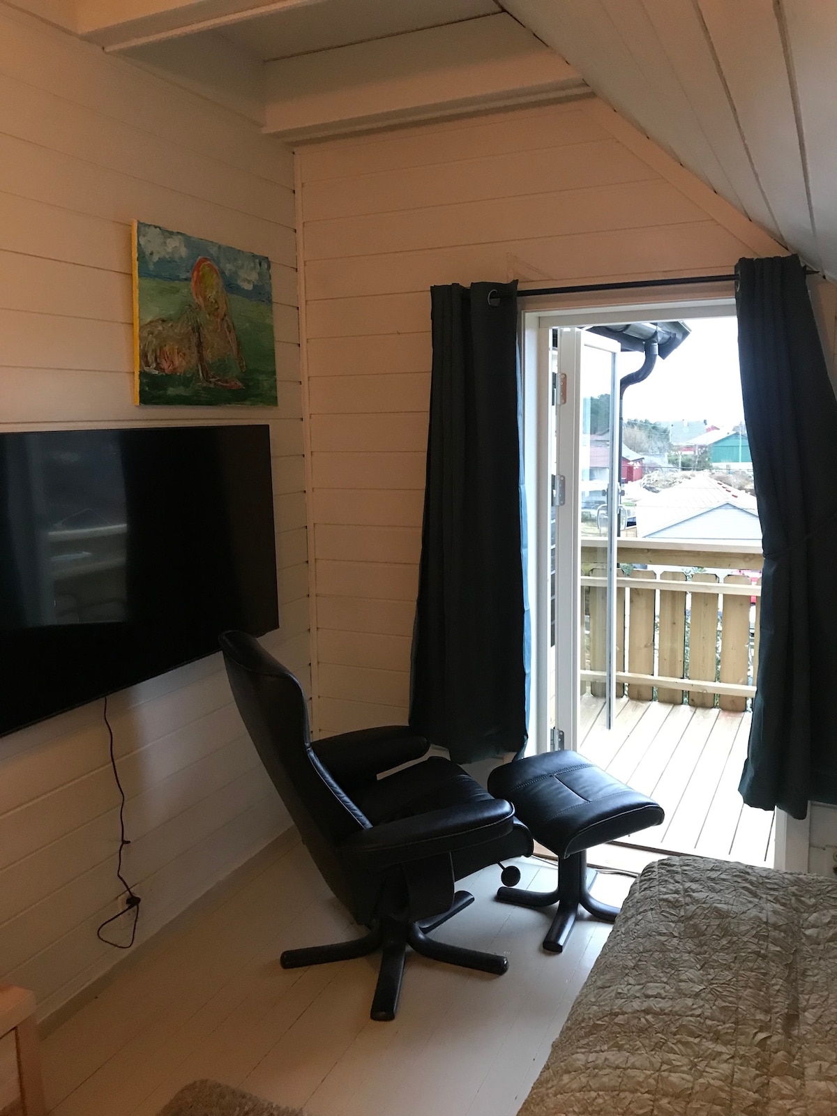 舒适的房间，带阳台，可欣赏西部海景