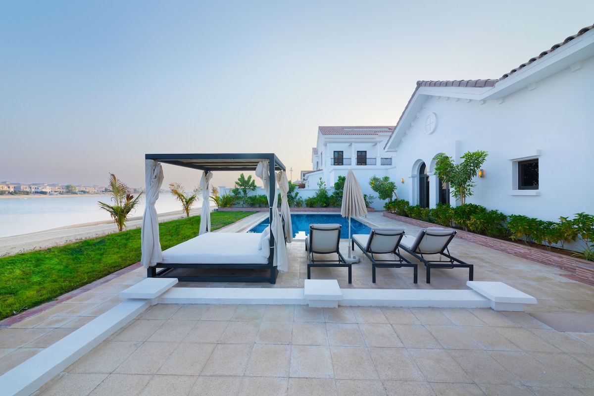 Luxury Villa w/ Dramatic View Private Beach & Pool