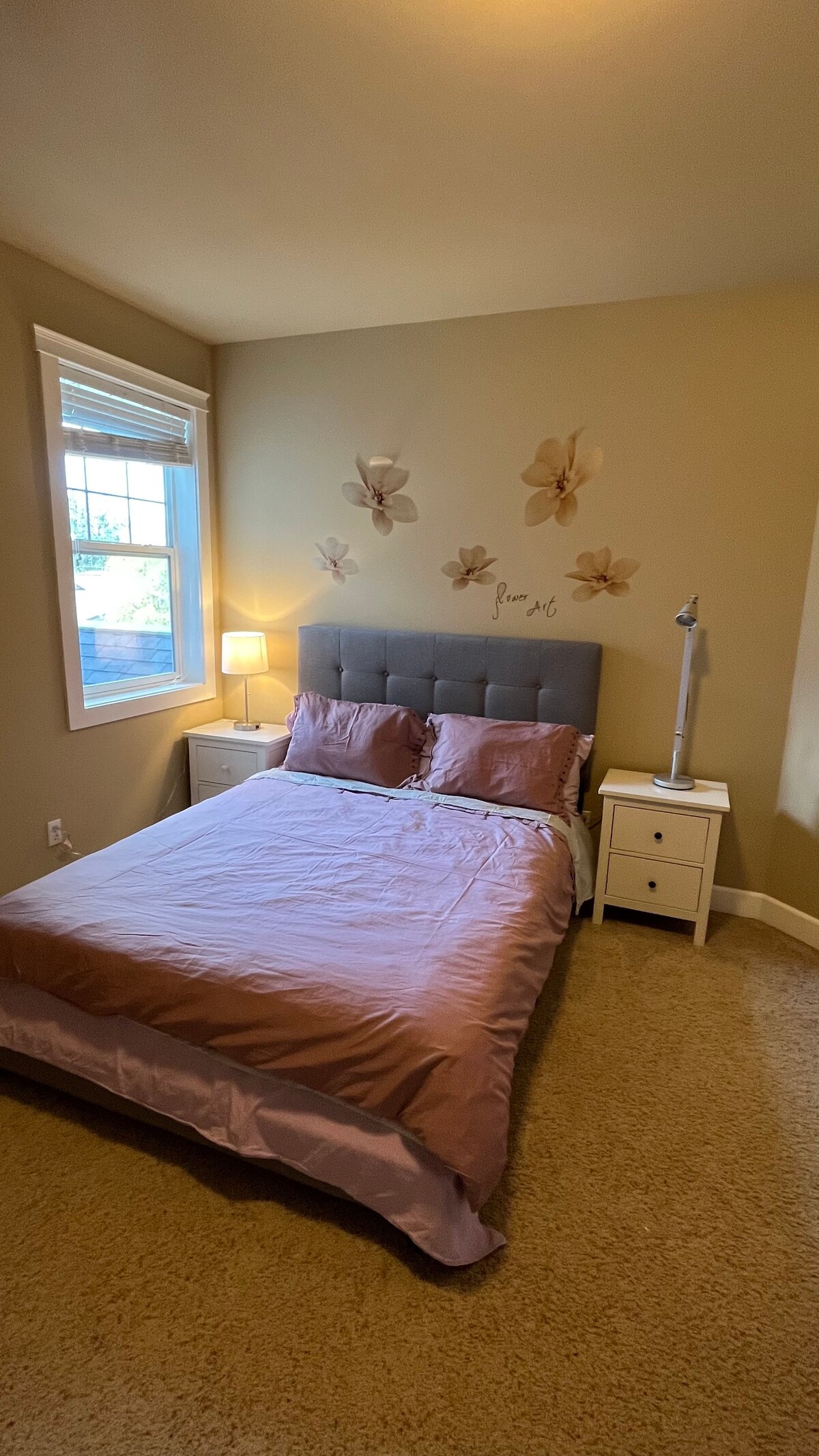 Cozy room+ private bathroom in a gorgeous house