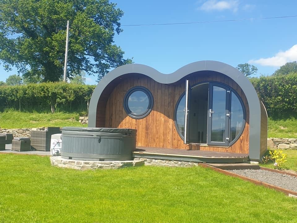 Wye Pod-Luxury 6 Person Glamping Pod with Hot Tub