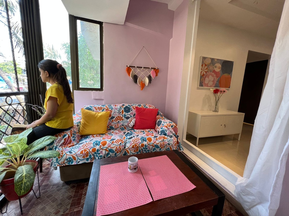 *Lovely 2 bedroom flat with Patio*Parking*Bandra