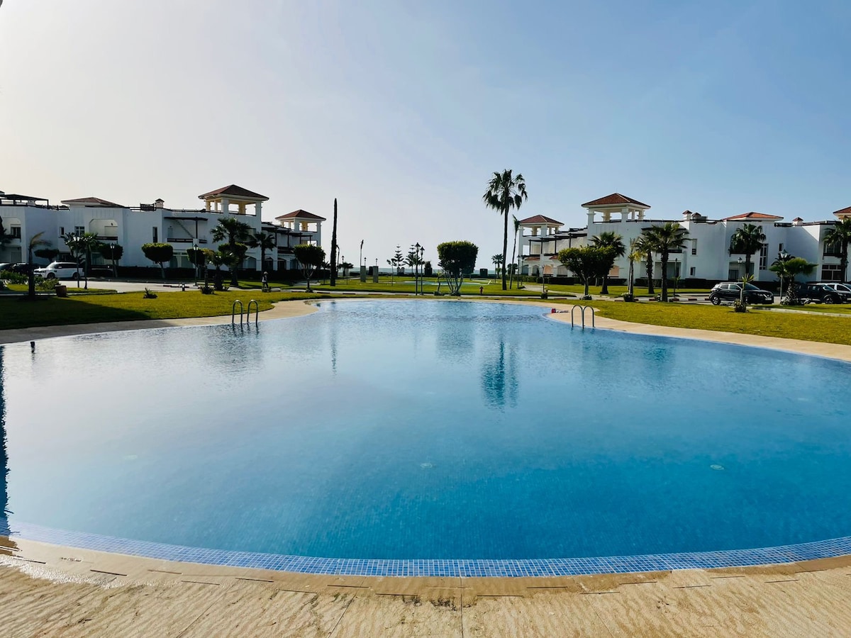 Superbe appart sur la mer, vue piscine et plage