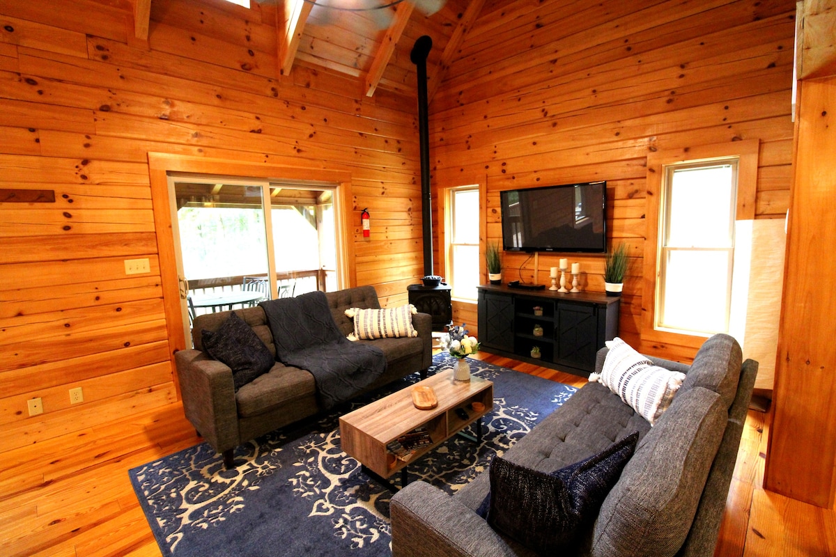 Cozy log cabin between vineyards in Tryon, NC TIEC
