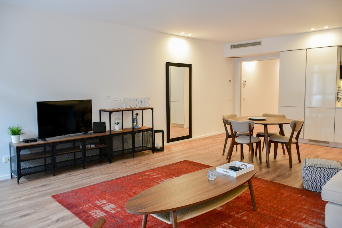 宽敞的双卧双层公寓，带露台和免费停车位-Bolhão