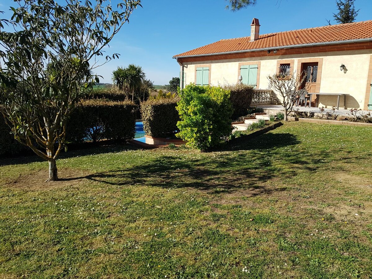 Villa piscine grand jardin pour 6 Personnes - 3 ch