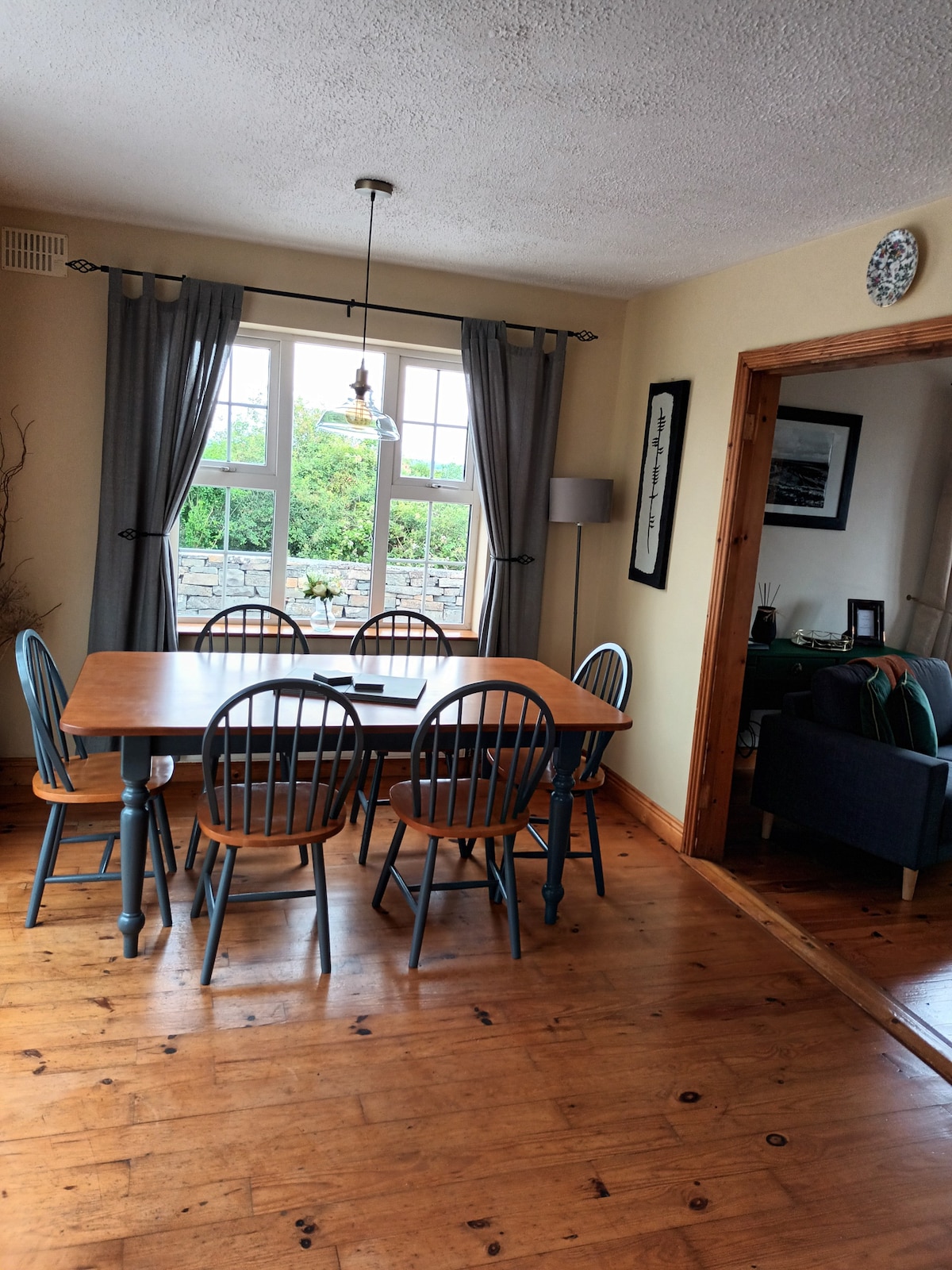 Hill House, panoramic Burren views, ideal location