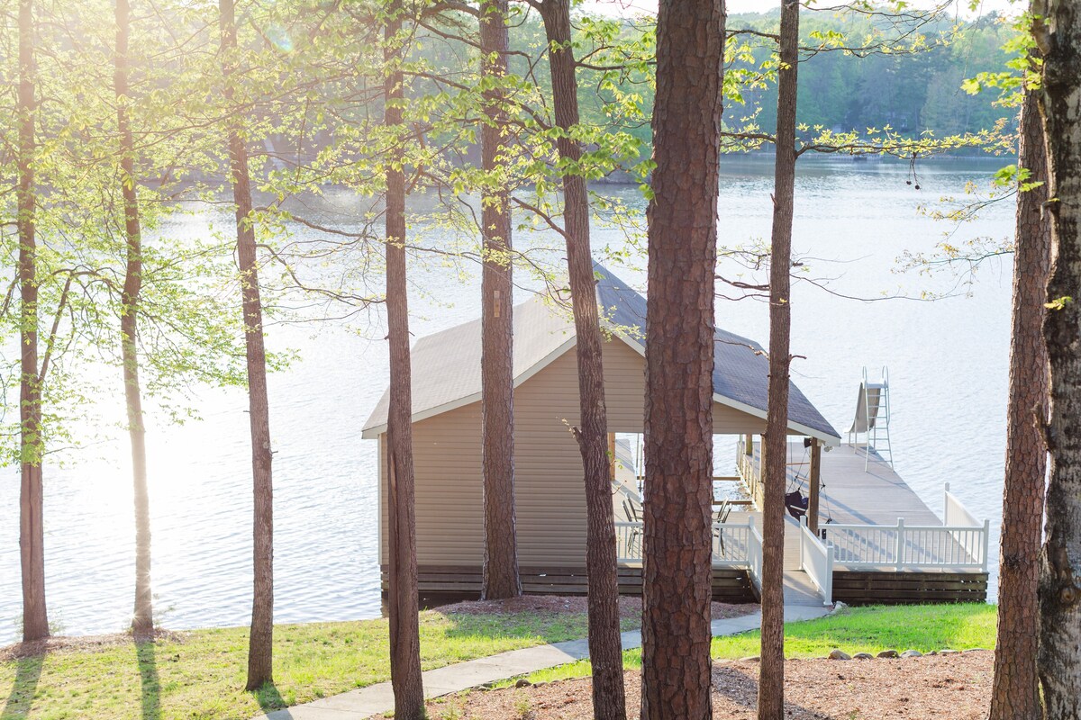 Wine Down in 5BR Lake Front Home at Hyco Lake!