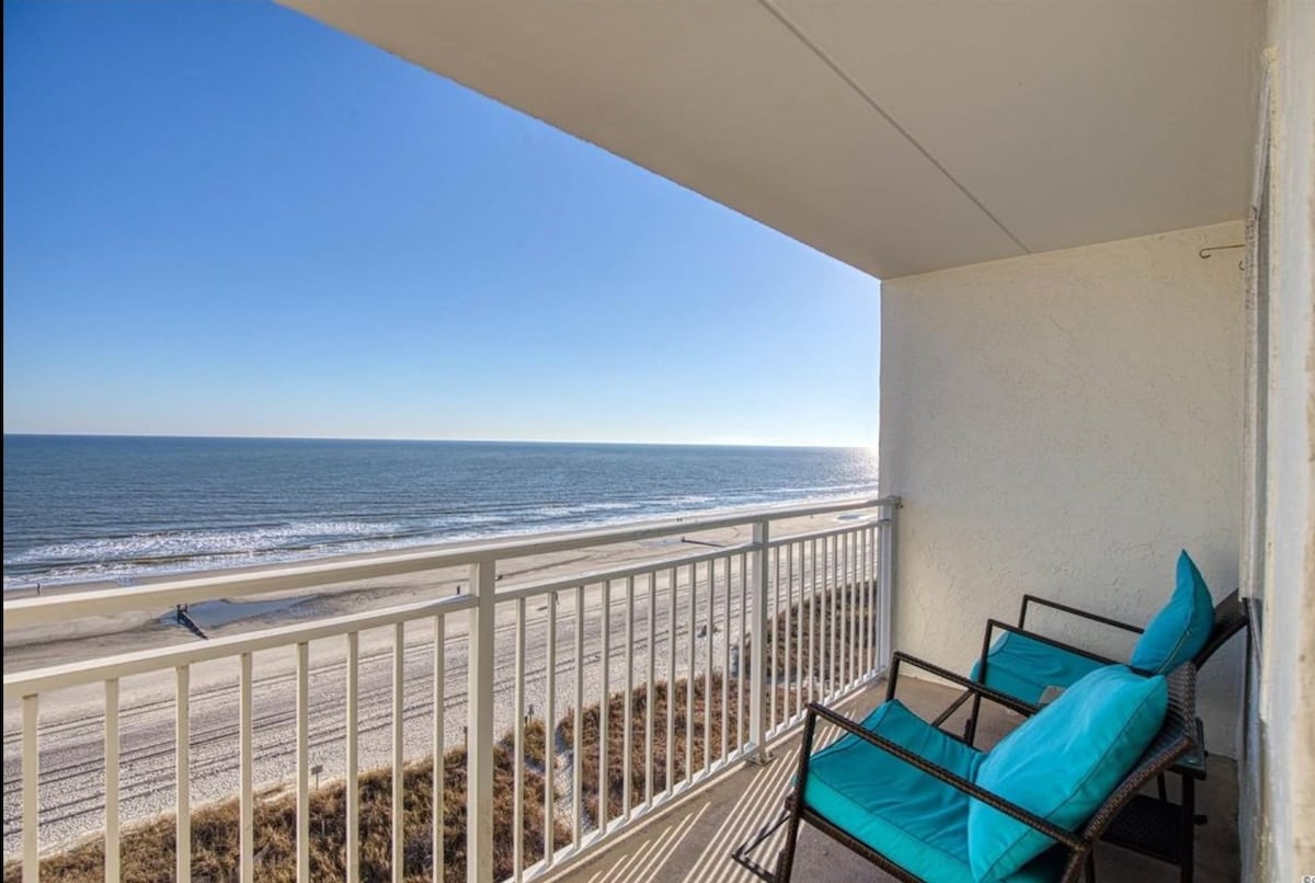 Cozy Ocean Front Condo with Beach View