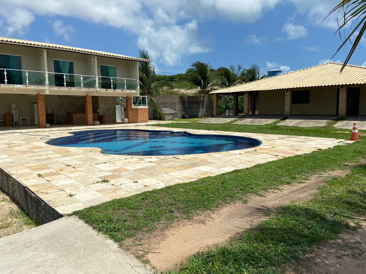 CHALE COM SUITE+ ESPAÇO COMPLETO COM PISCINA