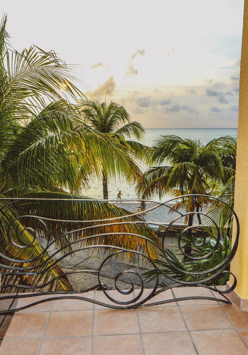 West Bay Roatan Beachfront Condo Coral Sands 2