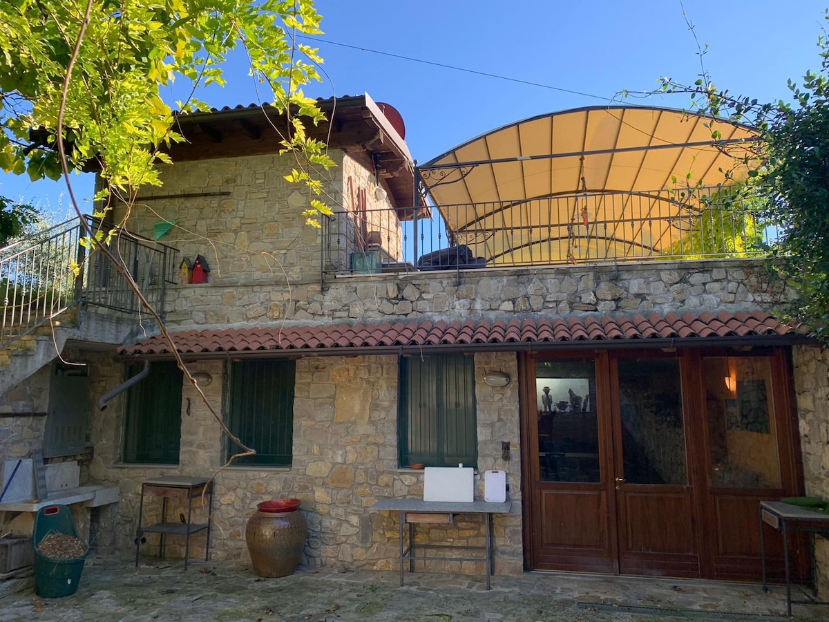 Taverna in zona collinare, ideale per grigliate