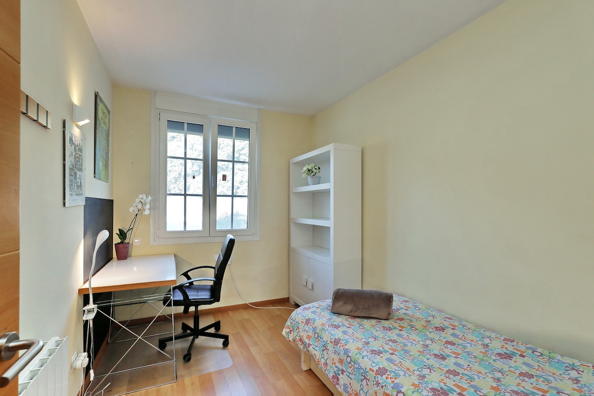 A comfortable room 2 min from UdG Montilivi