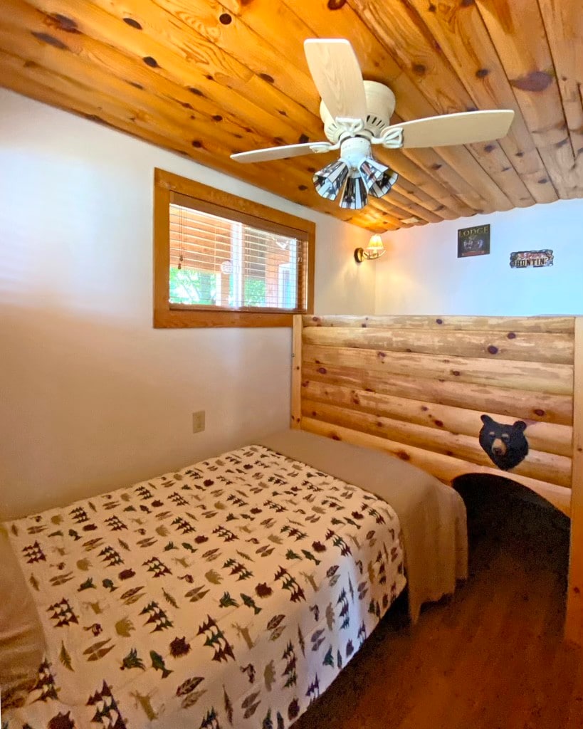 The Escape on Long Lake - 4 bedroom log cabin