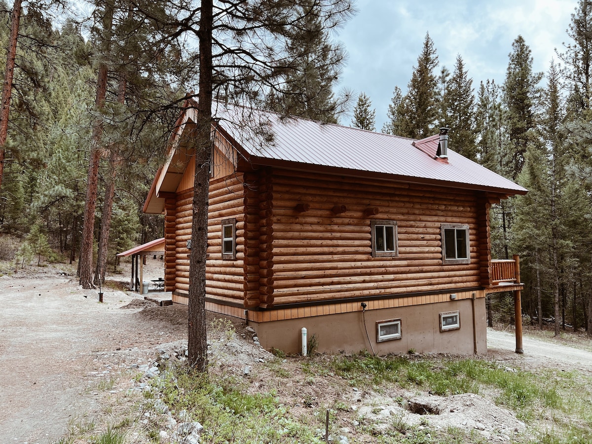 The Pine Haus -舒适的山间度假屋！
