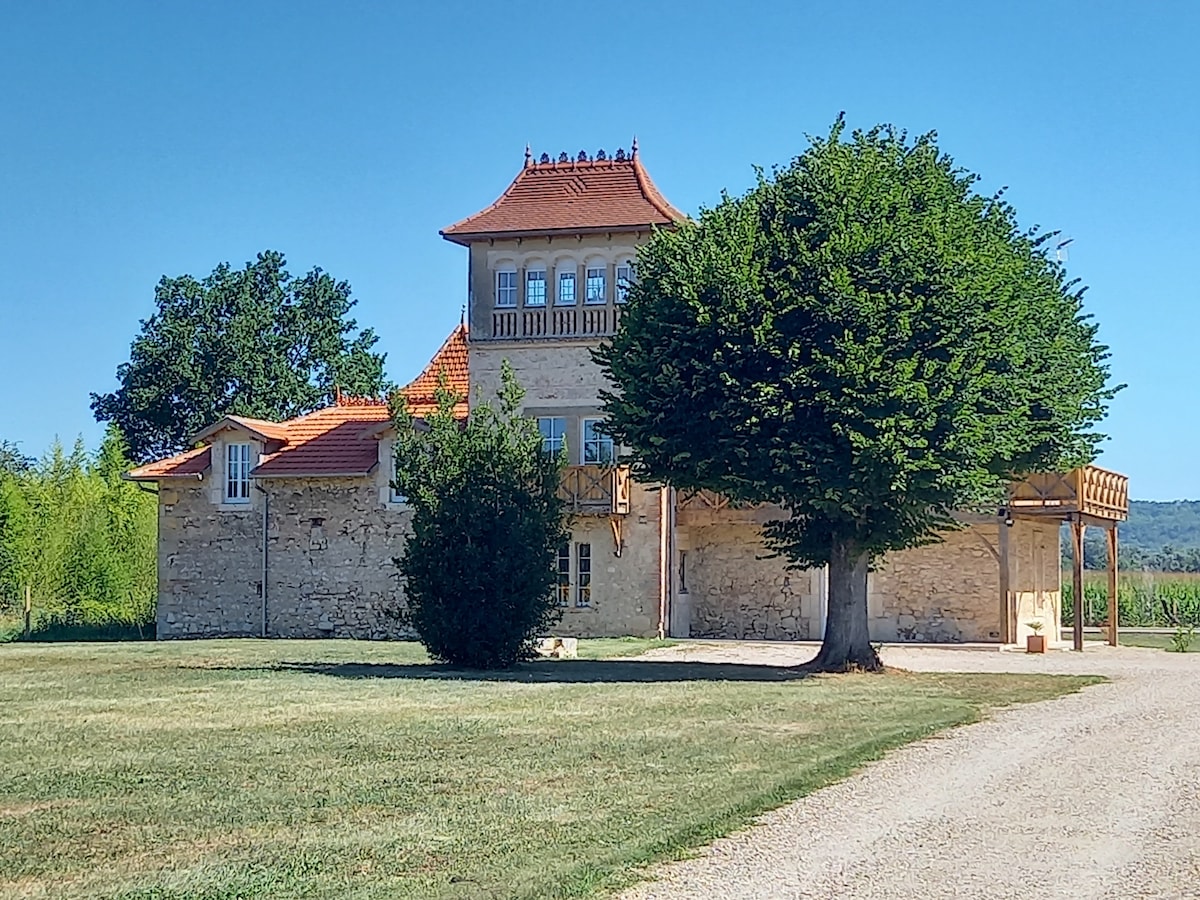 Lou Héouguet : Maison atypique au style industriel