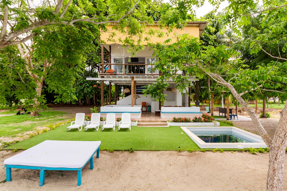 Paz Natural Piscina Playa Y Arbol