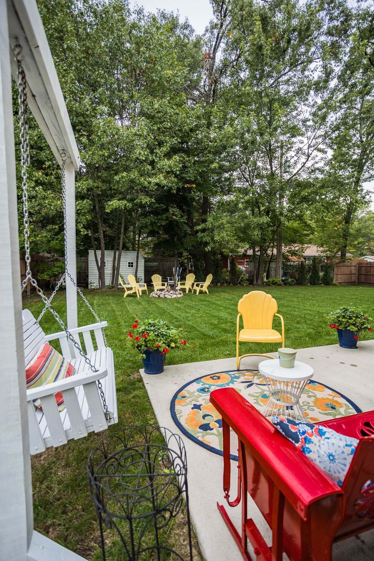 Cheerful 4 Bedroom Home with Hot Tub