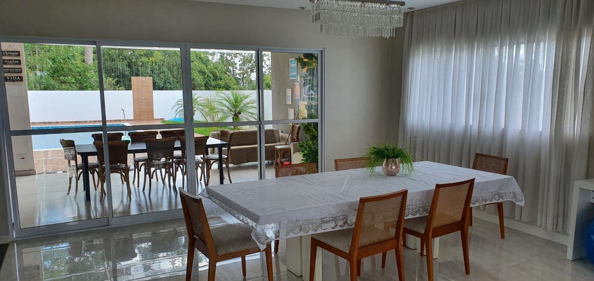 Linda Casa, Suites, varanda gourmet e piscina