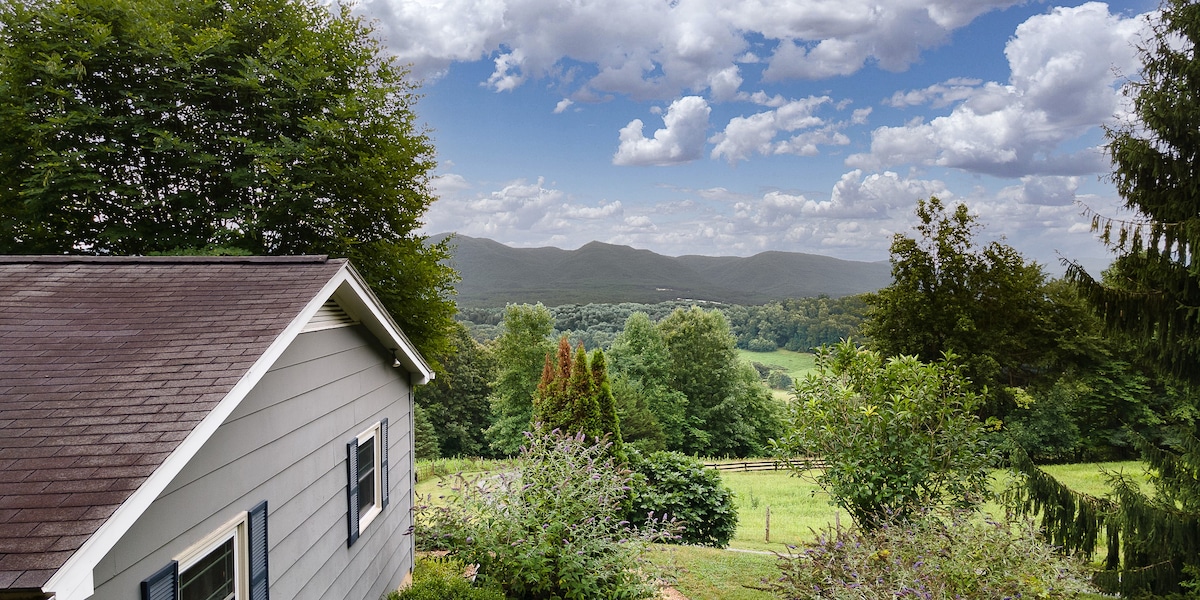 Cozy farmhouse w/ mountain views, near W&L, VMI