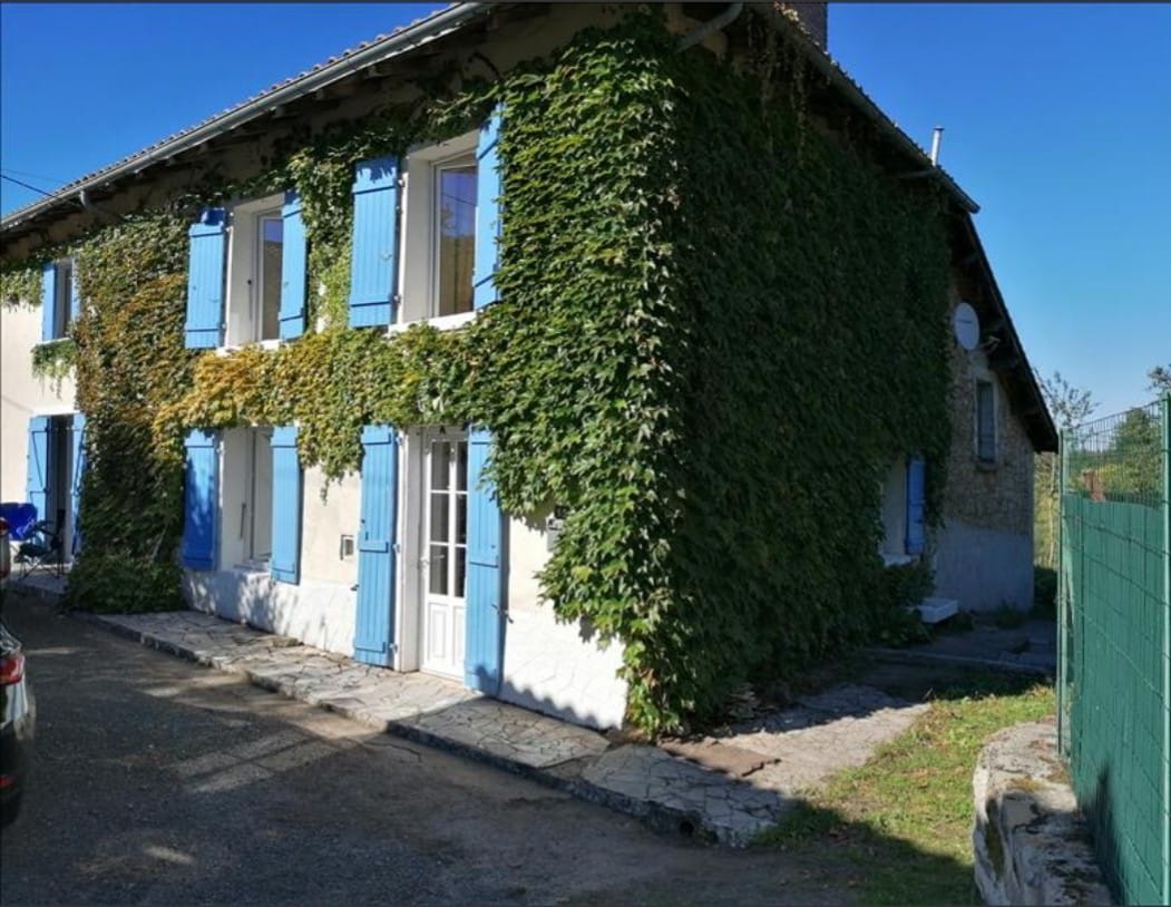 Les volets bleus - Maison de village