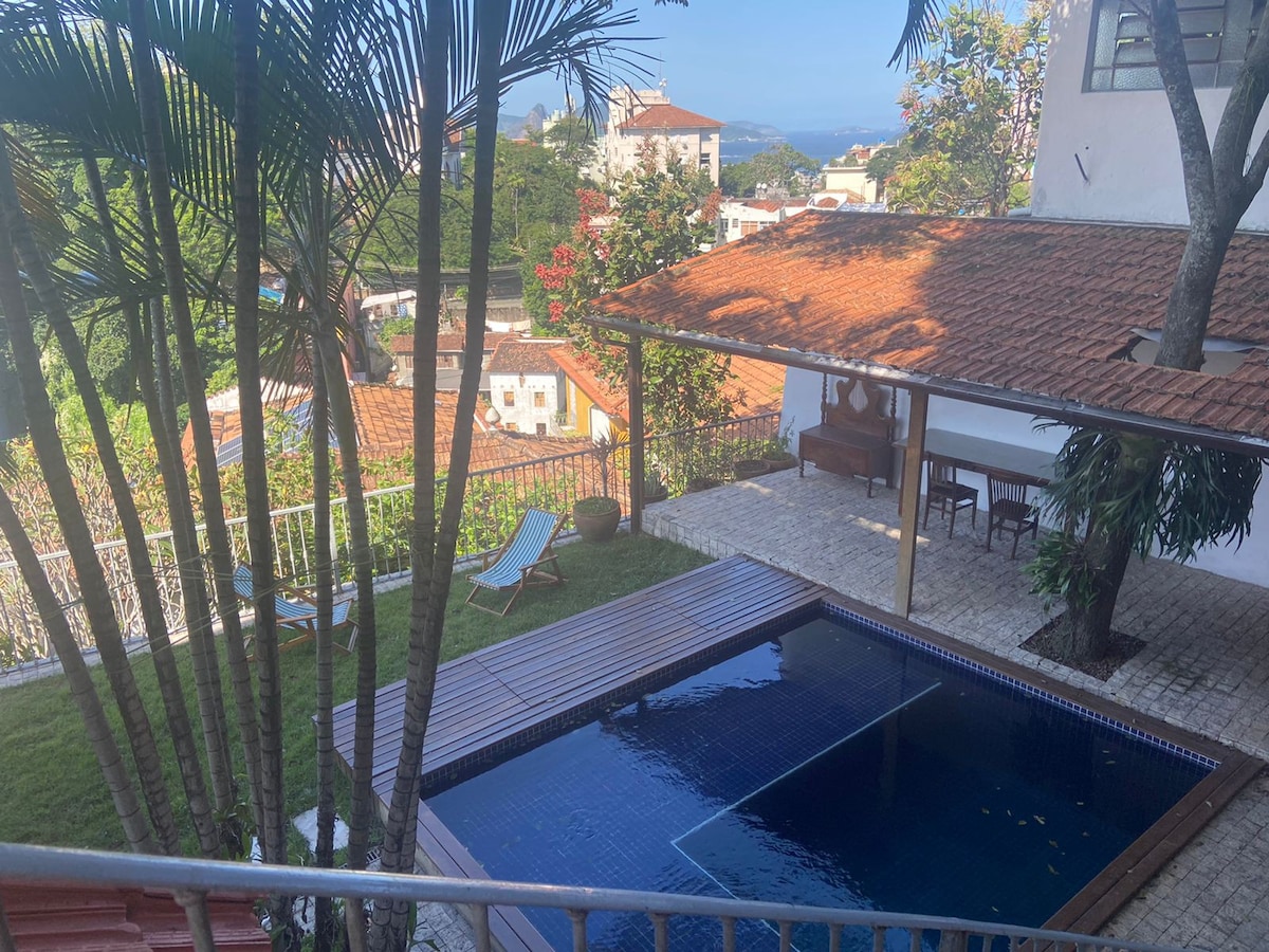 Vila Carioca - colonial house with pool and view