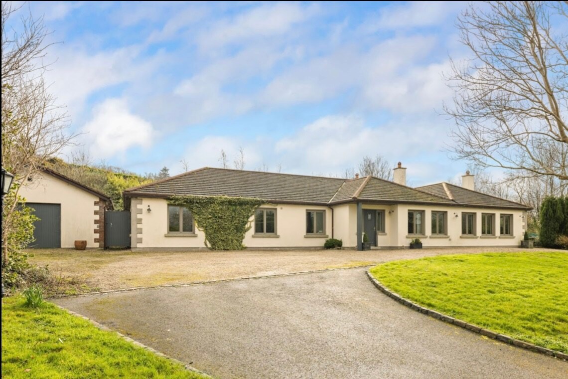 Stunning 5 bed country home, very private gardens