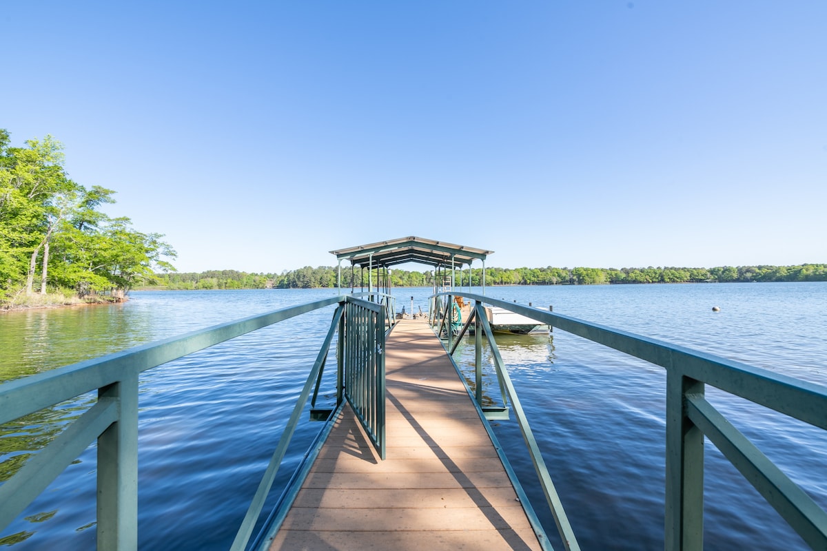 Lakefront Retreat on Lake Hartwell- 5 mins to town
