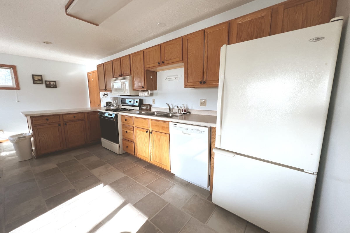 Large Suite: 2 bed/2 bath/full kitchen/Private