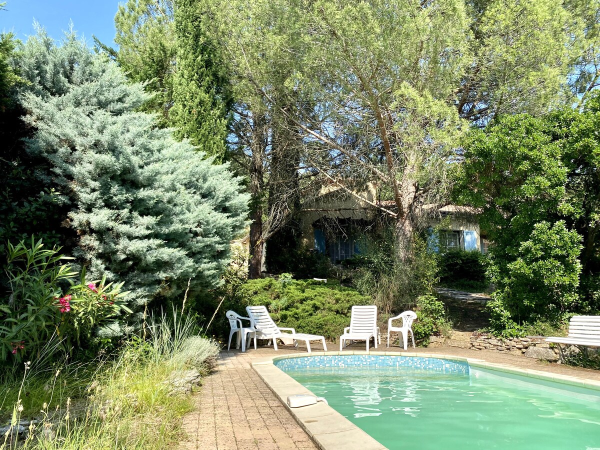Tranquil 1 bedroom in Provençal home with pool