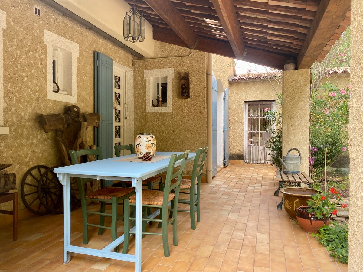 Tranquil 1 bedroom in Provençal home with pool