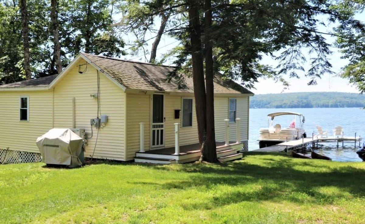 Cozy, Private Lakefront 2 Bedroom Cottage