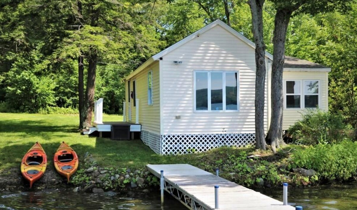 Cozy, Private Lakefront 2 Bedroom Cottage